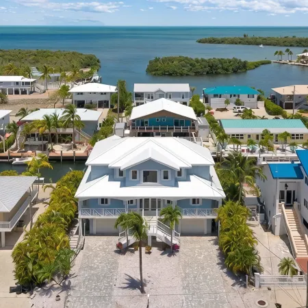 Fisherman Paradise, Dock, Pool , Ice Machine, Jacuzzi.
