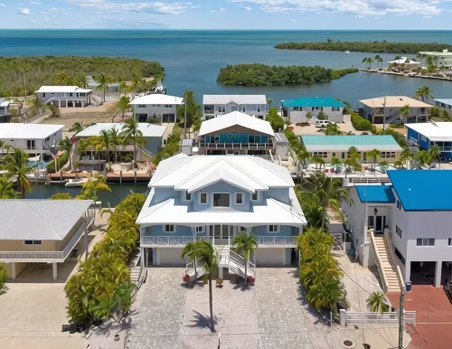 Fisherman Paradise, Dock, Pool , Ice Machine, Jacuzzi.