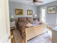 NEW Spectacular Views & Private space on a Scenic Mountain 40ft Salt Water Pool Hotels in Esopus