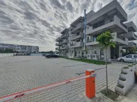 灰色住宅公寓 - 停車場