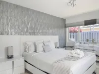 Amazing Home w/ Heated Pool 8 mins to the Beach! - 4 estrellas