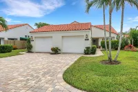 Beautiful, Remodeled Villa Within Walking Distance to Vanderbilt Beach!!