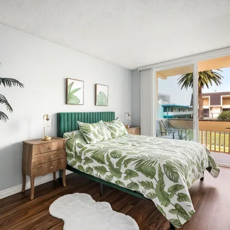 2-bedroom apartment in wonderful Redondo Beach with WiFi, pool, jacuzzi, gym,