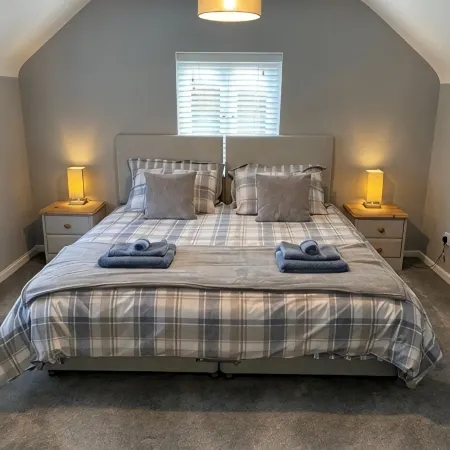 Cheerful two bedroom cottage with field views