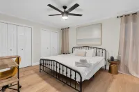 NEW* KING Bed/Centrally Located/Near Parks & Beach