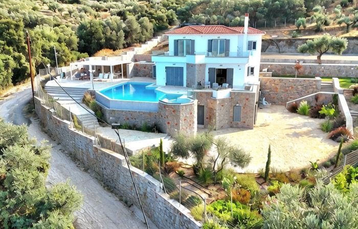 Villa Arian with great sea view, great pool and 6 minutes walk from the beach