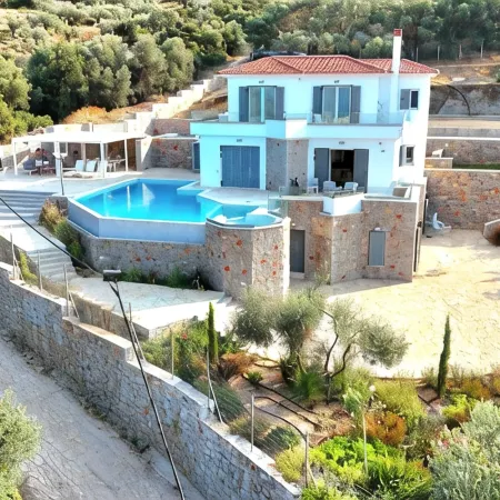 Villa Arian with great sea view, great pool and 6 minutes walk from the beach Отели в г. Эпидавр