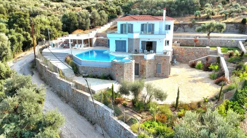 Villa Arian with great sea view, great pool and 6 minutes walk from the beach