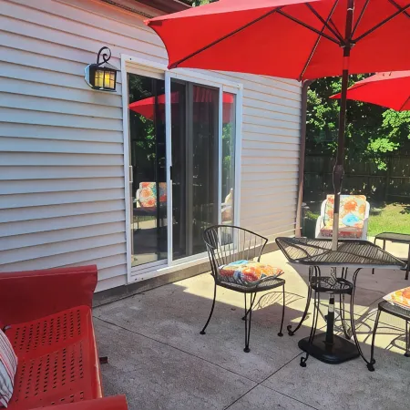 Spotless Geneva Home!  Minutes to Wineries, Spires, Downtown, & the Strip!
