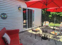 Spotless Geneva Home!  Minutes to Wineries, Spires, Downtown, & the Strip!