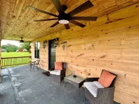 Cozy Cabin Escape • Sleeps 6 • Games • 65” TV - Alppimaja