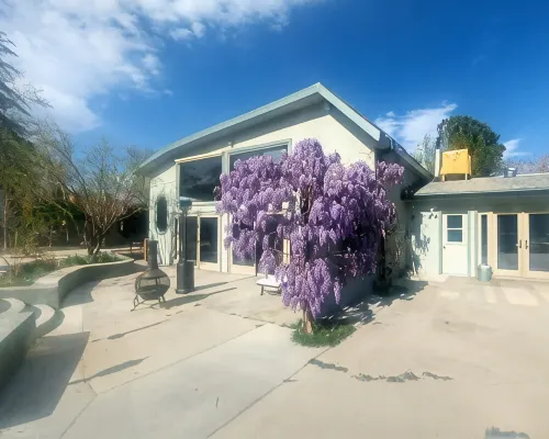 Million Dollar Views and Indoor Pool! Hotels in Lone Pine