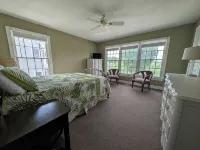 Henry's Hideaway-Cape May- 2.5 blocks to beach- 5 BR- Elevator - 4-stjärniga