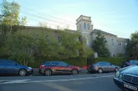 Cambridge Lodge - parking