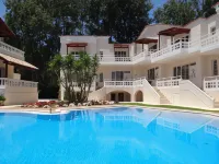 Perla Beach - Pools