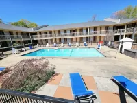 The Guest Lodge Gainesville - Pools
