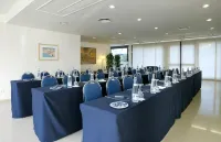Atenea Park Suites & Apartments
