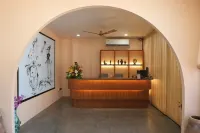 Foxoso Aaristo Baga Beach Resort