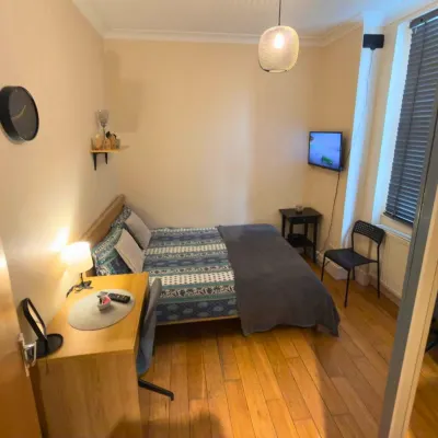 West Kensington 1BR | 1-Min Tube | Heathrow Direct 배터시 주변 호텔