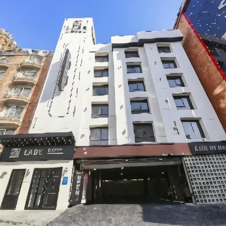 Labe Hotel Отели рядом с достопримечательностью «Парк Тага»