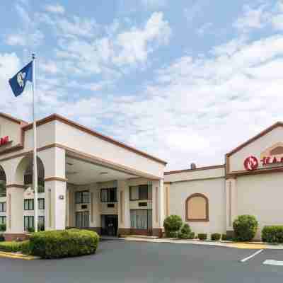 Ramada by Wyndham Triangle/Quantico Hotel Exterior