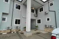 Eleventh House Hotel and Suites - 2-Star