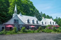 Le Petit Clocher Gite Touristique B & B - Parkplatz