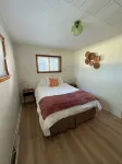Cozy acorn cottage w/ lake view - WiFi