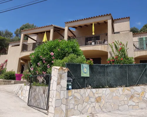Nice studio, spacious, air-conditioned, near village, sea view in small residence. Hotels in Cargese