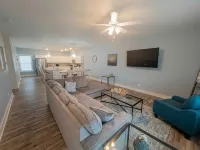 Brand New 3 BR, 3.5 Bath Waterfront Townhouse - 4-نجوم