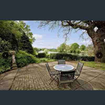 Riverside cottage in idyllic  location with private mooring.Great for fishing! Hotel Exterior