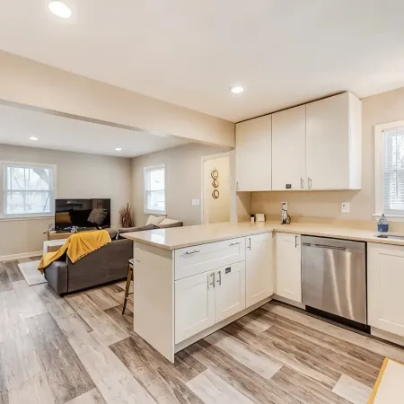 Experience Minneapolis; entire house, close to Downtown Uptown and UofM