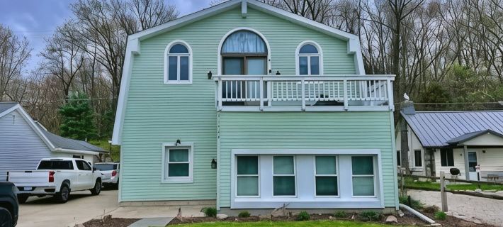 Lakeside Beach Getaway with A Gorgeous Kitchen & Dining Room with Room for 10. Hoteles en Condado de Lenawee
