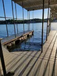 Stay, Play, Getaway. Beautiful Lake Front Home-Large Private Dock - Homestays