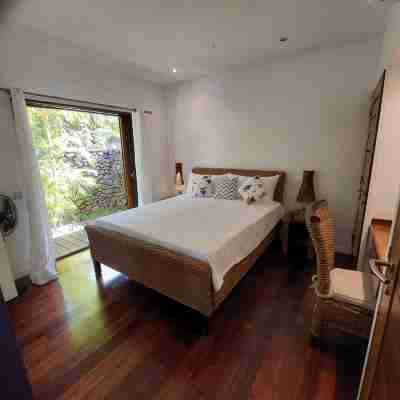 Stunning ocean views in completely renovated villa just 5 minutes from the beach Rooms