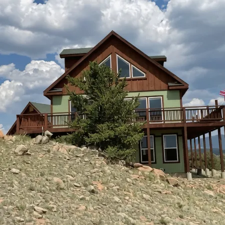 Luxurious Cabin Along the Tarryall Creek
