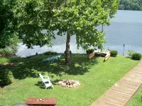 Tennessee River Bed and Breakfast Retreat! Lakefront! No Fees! - Wi-Fi
