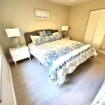 Naples Beach condo. First floor easy access- Walk to Vanderbilt Beach - Wifi