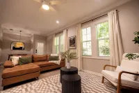 Charming 3/2 townhome in Tampa Heights - walk to Armature Works/Tampa Riverwalk - Bungalows
