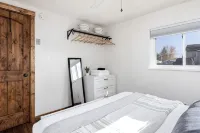Newly renovated 2-bedroom cottage by the lake - 3-Star