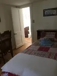 Granny’s House 2 bedroom, 5 miles to ark! Bonus walkthrough space with twin bed.