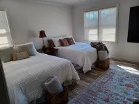 Urban Ranch, at the Treasure House .. 8 Bed 3 Bath 2 Kitchen + Basement Suite - 4-Star
