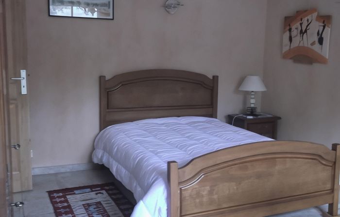 Cottage with private garden in wooded property with swimming pool