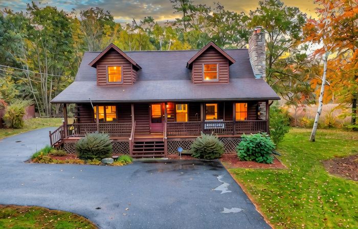 Our pondside cabin - a charming retreat with modern amenities near Wachusett Mtn