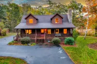 Our pondside cabin - a charming retreat with modern amenities near Wachusett Mtn