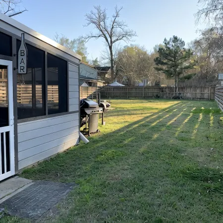 Cozy Barn w/ Pool Access and Near Lake Conroe