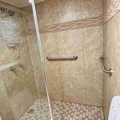 Ground Floor Unit, in Palm Beach Area Rooms