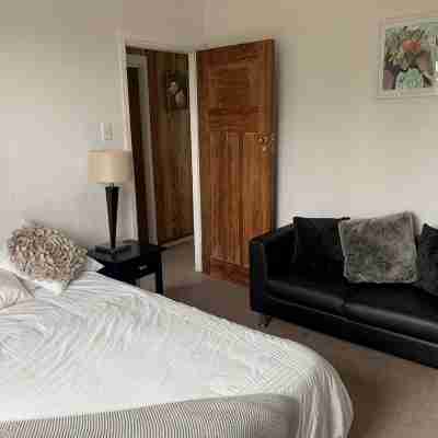 Rosewood Hideaway, peaceful, sunny & memorable Rooms