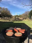 3 Sisters Crossroads Cottage with Big Porch, close to Lost Maples - Wifi