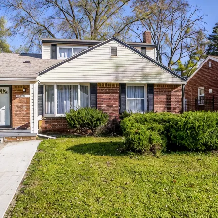 Luxe 7 bdr 4 Fullbath with Jacuzzi on West side Detroit